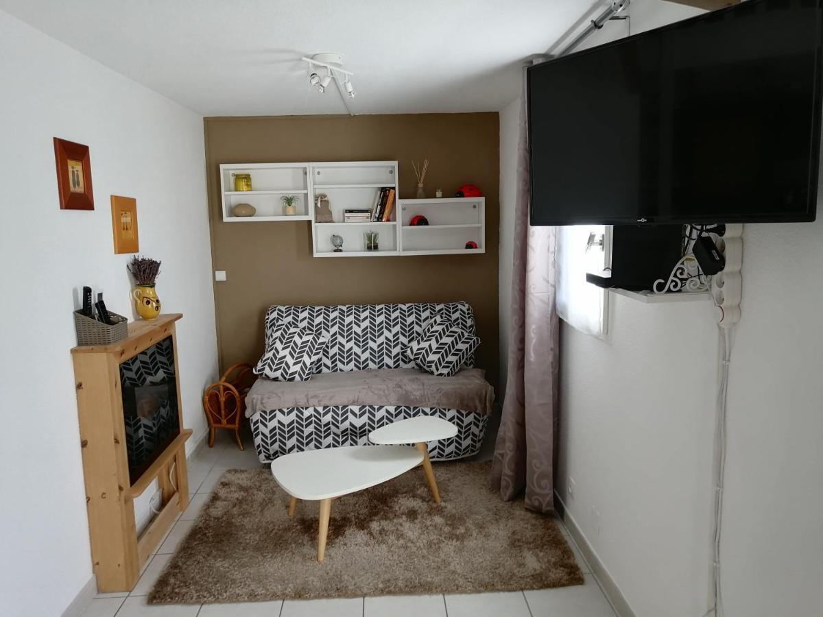 Sous Le Soleil De Provence Petite Maison Au Calme Et Tres Bien Equipee De 40M2 Avec Wifi -Jardin Prive-La Piscine Est Commune A La Residence Et Ouverte Du 1Er Mai Au 30 Septembre De 09H A 21H,En Juillet Et Aout Reservation Uniquement Du Samedi Au Sam Forcalqueiret Exteriér fotografie